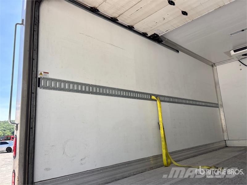 Isuzu NPR Caminhões com temperatura controlada