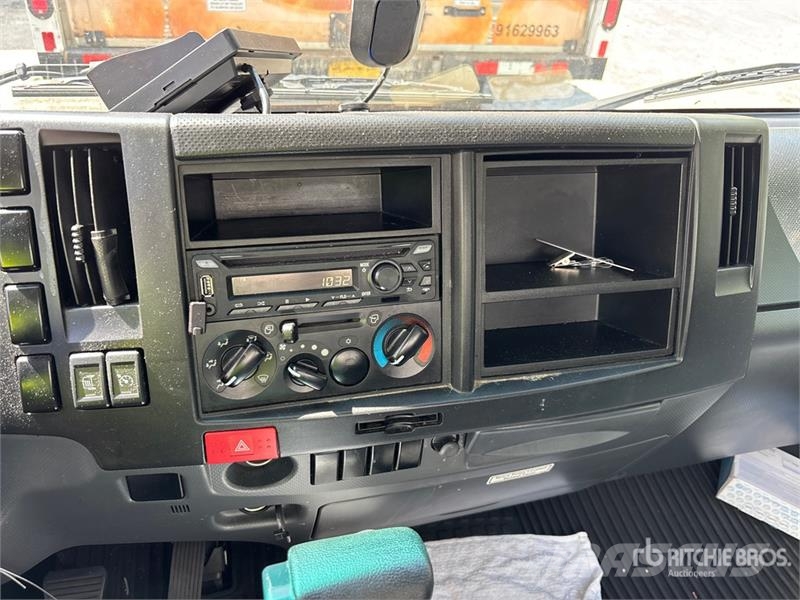 Isuzu NPR Caminhões com temperatura controlada