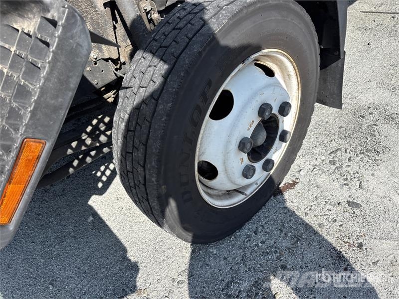 Isuzu NPR Caminhões com temperatura controlada