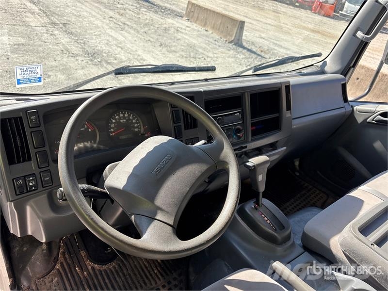 Isuzu NPR Tippbilar