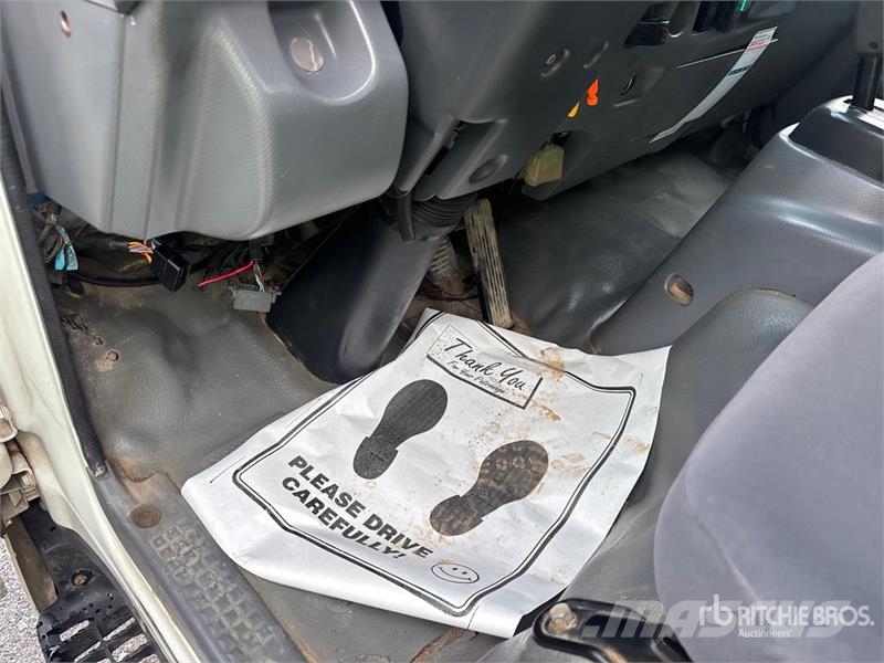 Isuzu NPR Camiones plataforma