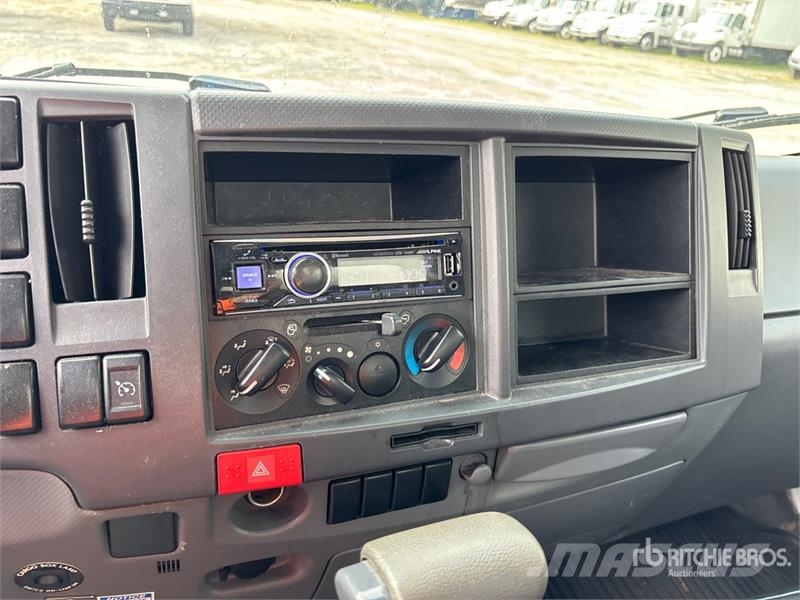 Isuzu NPR Camion cassonati