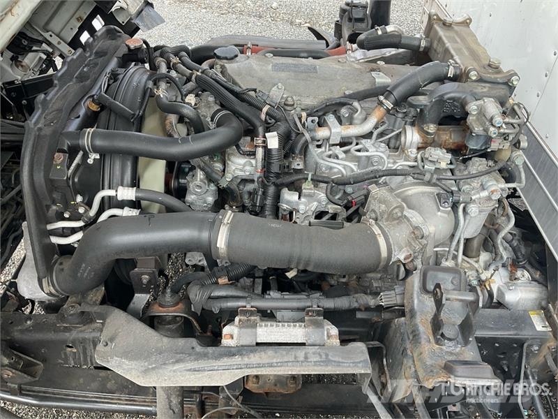 Isuzu NPR-XD 4x2 Van Truck 탑차 트럭