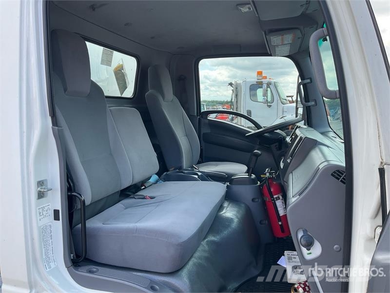 Isuzu NPR-XD 4x2 Van Truck 탑차 트럭