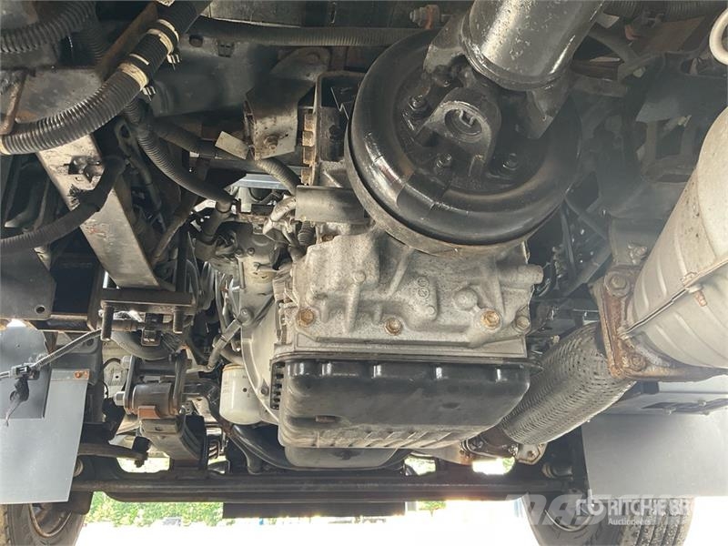 Isuzu NPR-XD 4x2 Van Truck 탑차 트럭