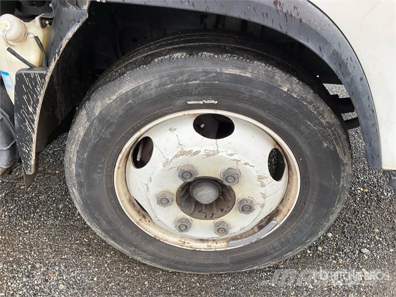Isuzu NQR Skapbiler