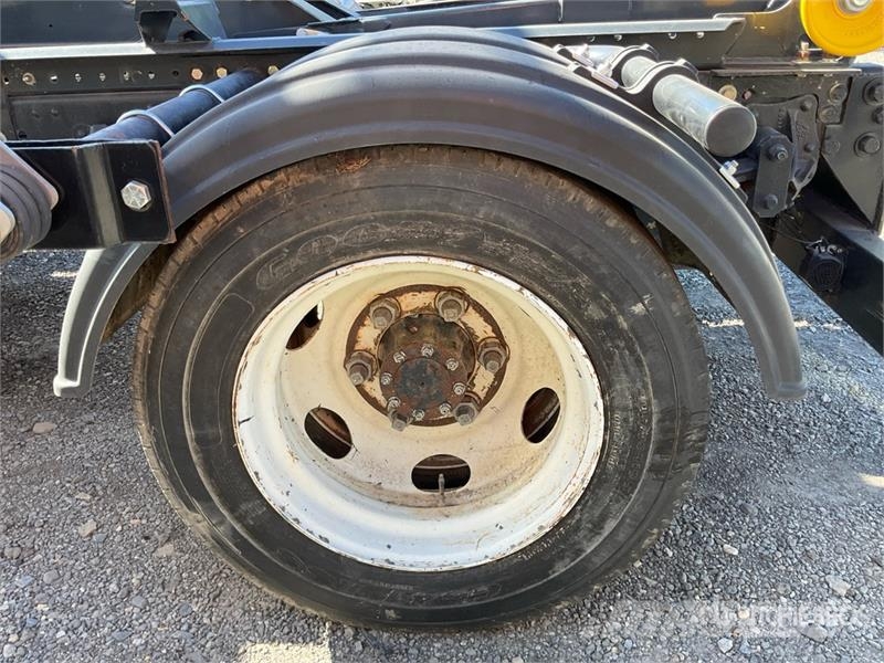 Isuzu NQR 4x2 Crew Cab Hooklift Truck Rol kiper kamioni s kukama za dizanje