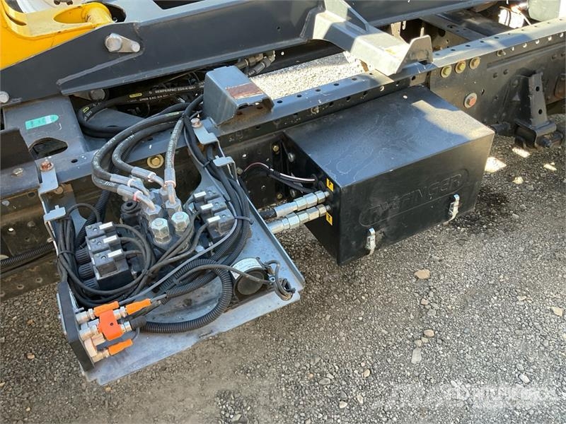 Isuzu NQR 4x2 Crew Cab Hooklift Truck Rol kiper kamioni s kukama za dizanje