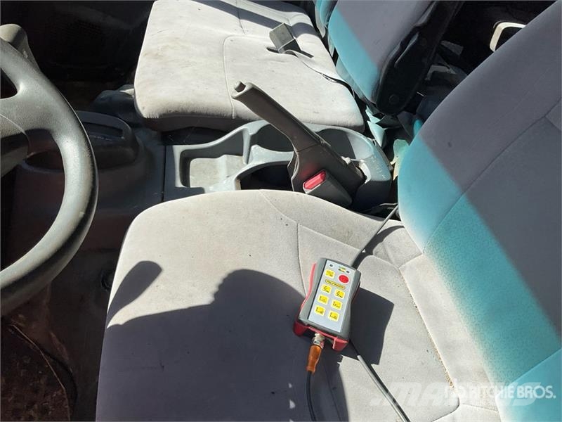 Isuzu NQR 4x2 Crew Cab Hooklift Truck Rol kiper kamioni s kukama za dizanje