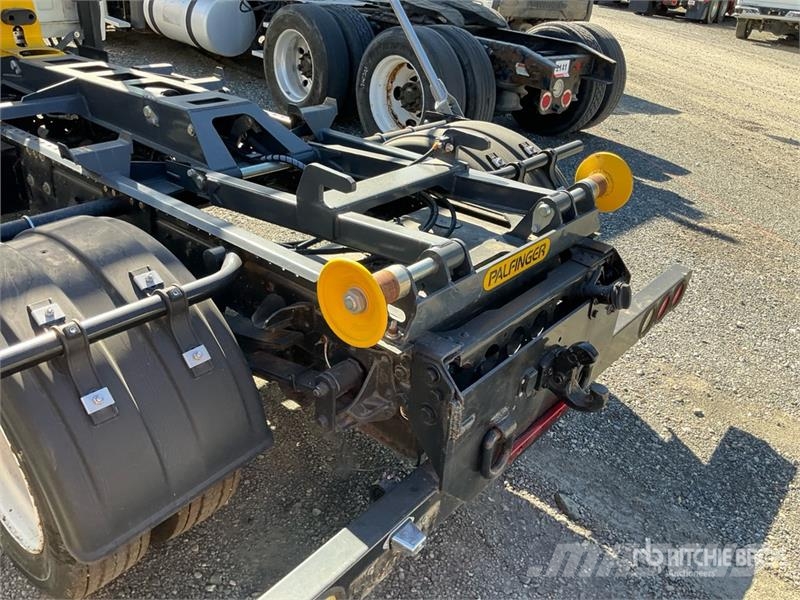 Isuzu NQR 4x2 Crew Cab Hooklift Truck Rol kiper kamioni s kukama za dizanje