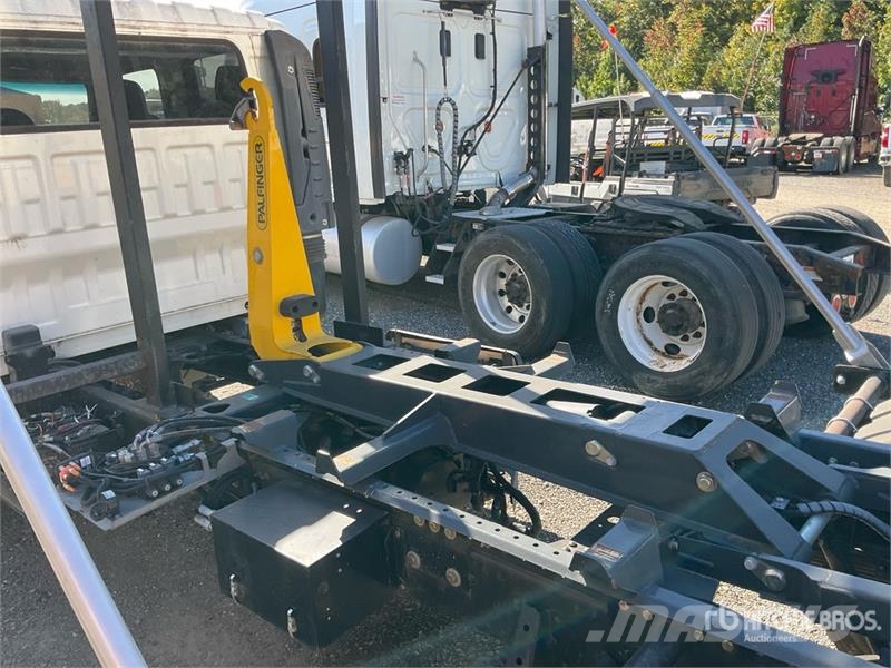 Isuzu NQR 4x2 Crew Cab Hooklift Truck Rol kiper kamioni s kukama za dizanje