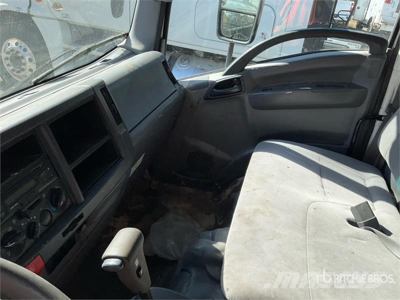 Isuzu NQR 4x2 Crew Cab Hooklift Truck Rol kiper kamioni s kukama za dizanje