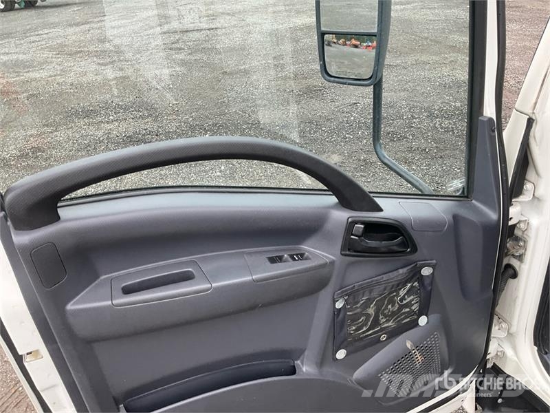 Isuzu NRR Box trucks