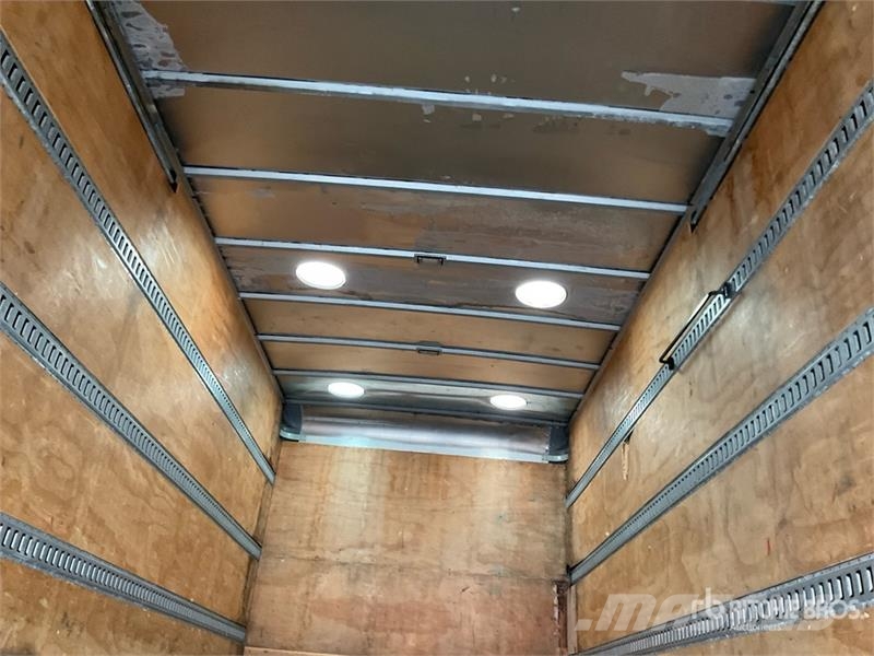 Isuzu NRR Box trucks
