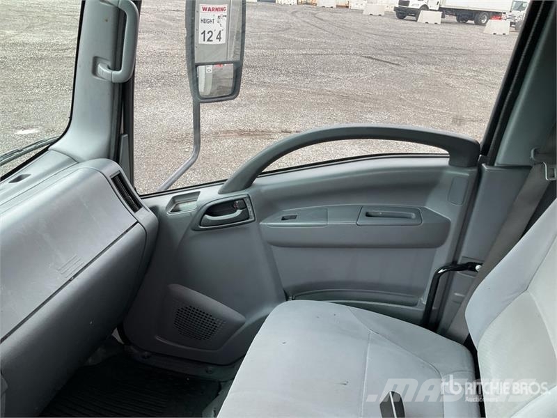 Isuzu NRR Box trucks