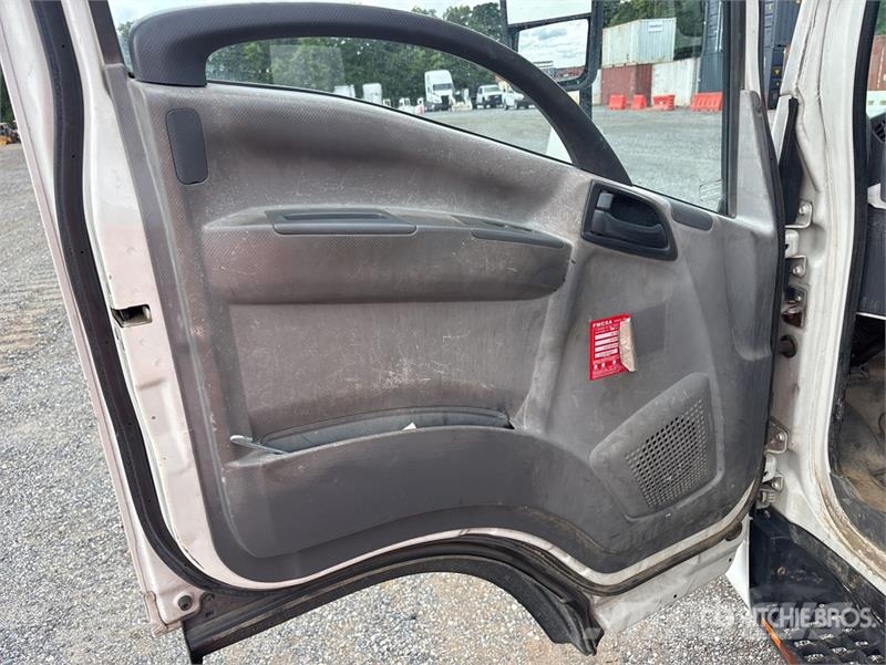 Isuzu NRR 4x2 Flatbed Truck Camiões estrado/caixa aberta