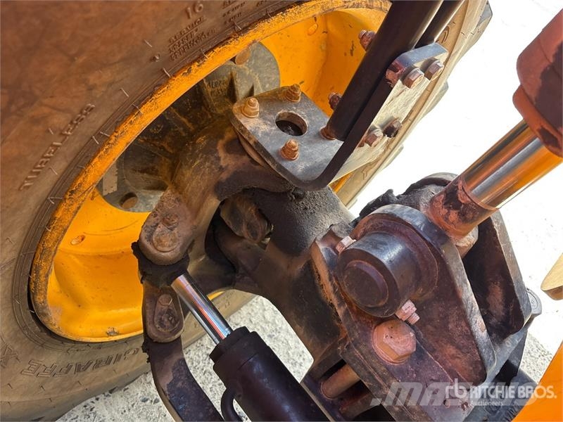 JCB 512-56 مناولات متداخلة