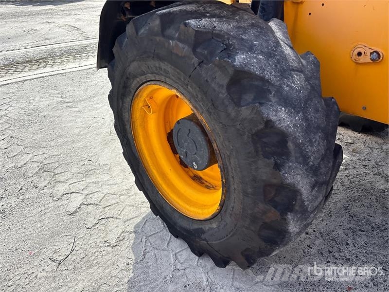 JCB 512-56 مناولات متداخلة