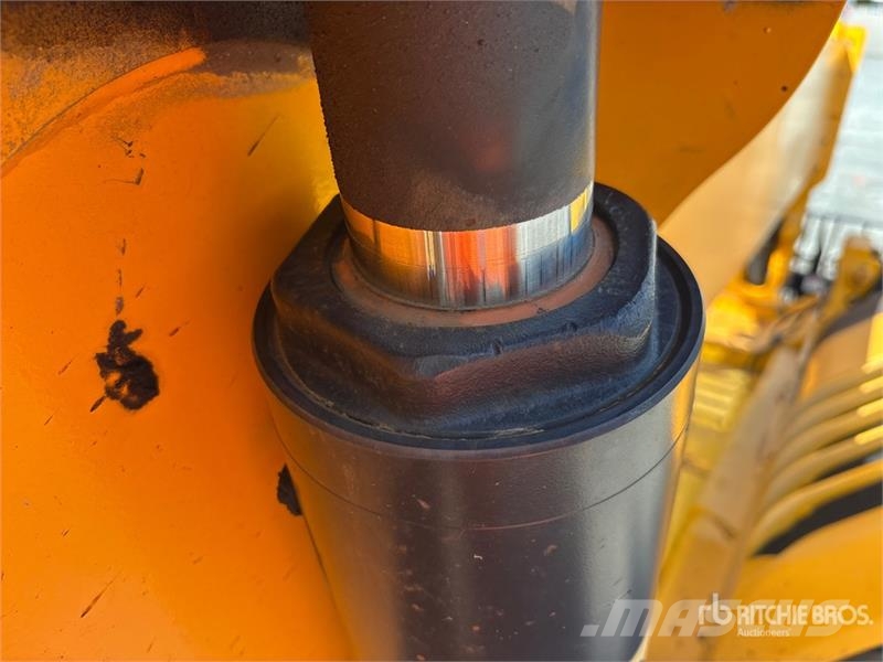 JCB 512-56 مناولات متداخلة