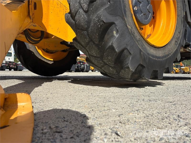 JCB 512-56 مناولات متداخلة