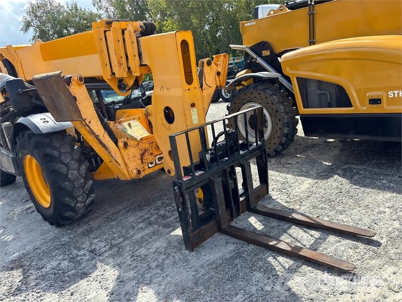 JCB 512-56 مناولات متداخلة