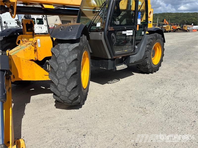 JCB 512-56 مناولات متداخلة