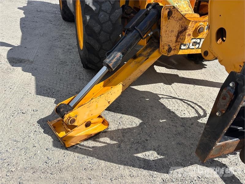 JCB 512-56 مناولات متداخلة