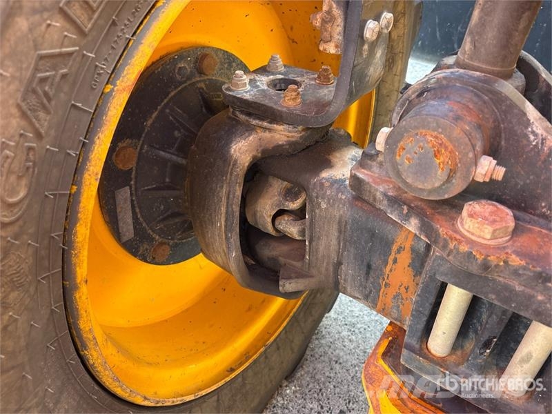 JCB 512-56 مناولات متداخلة