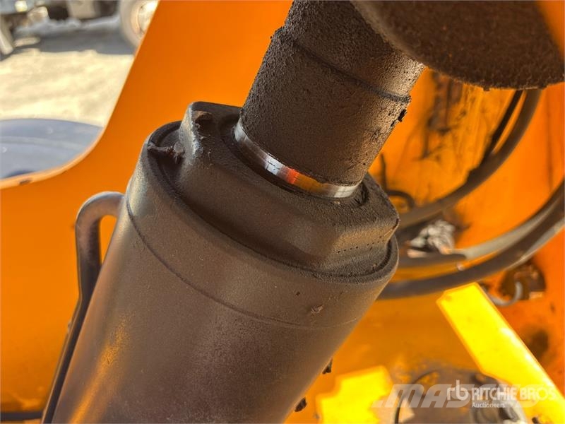 JCB 512-56 مناولات متداخلة