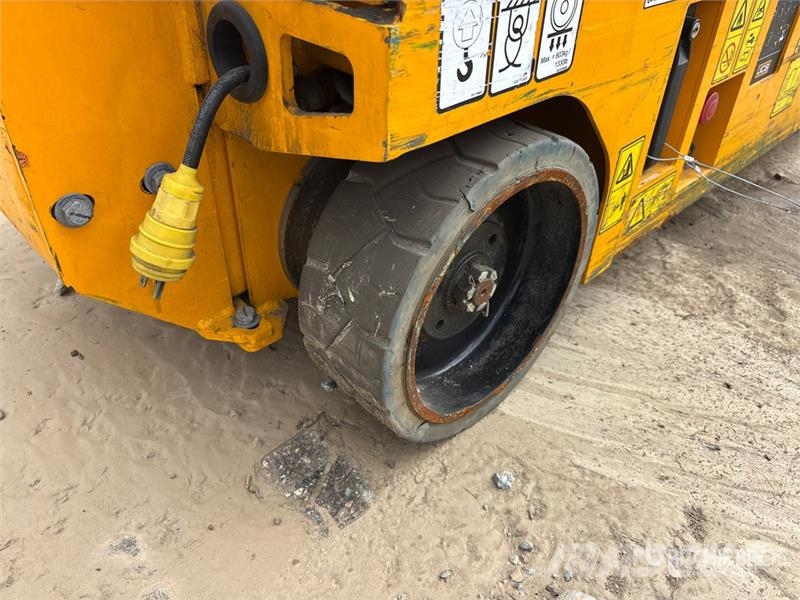 JCB S1930E Škarjaste dvižne ploščadi