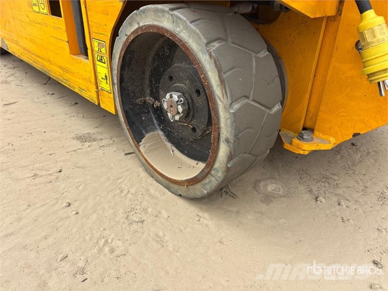 JCB S1930E Škarjaste dvižne ploščadi