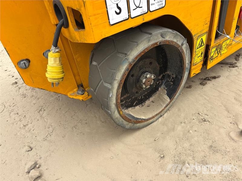 JCB S1930E Škarjaste dvižne ploščadi