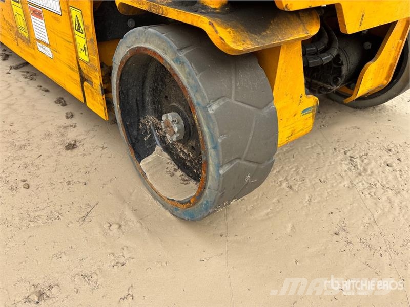 JCB S1930E Škarjaste dvižne ploščadi