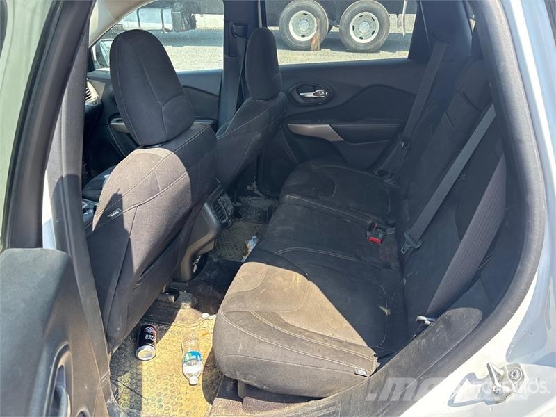 Jeep Cherokee Latitude 4WD SUV Auto's