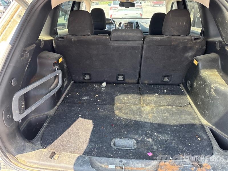 Jeep Cherokee Latitude 4WD SUV Auto's