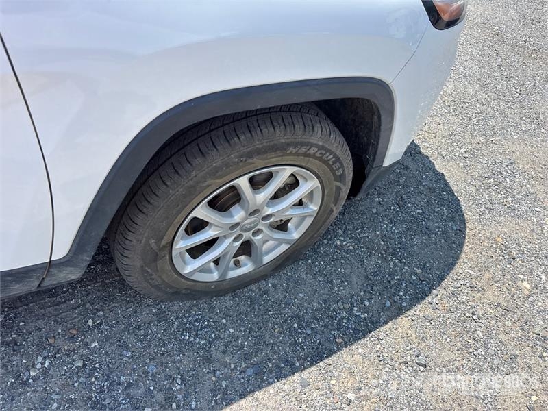 Jeep Cherokee Latitude 4WD SUV Auto's