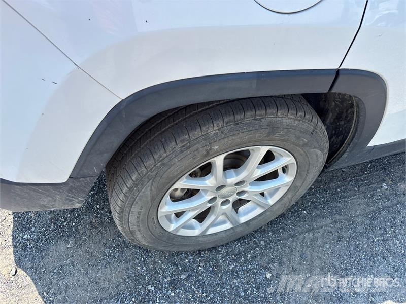 Jeep Cherokee Latitude 4WD SUV Auto's
