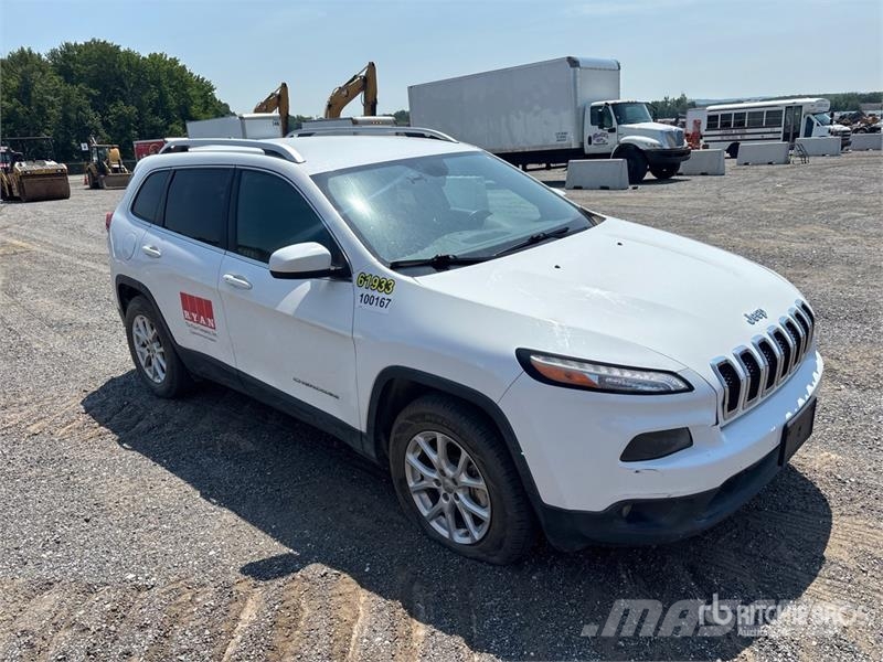 Jeep Cherokee Latitude 4WD SUV Auto's