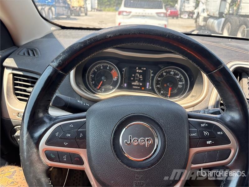 Jeep Cherokee Latitude 4WD SUV Auto's