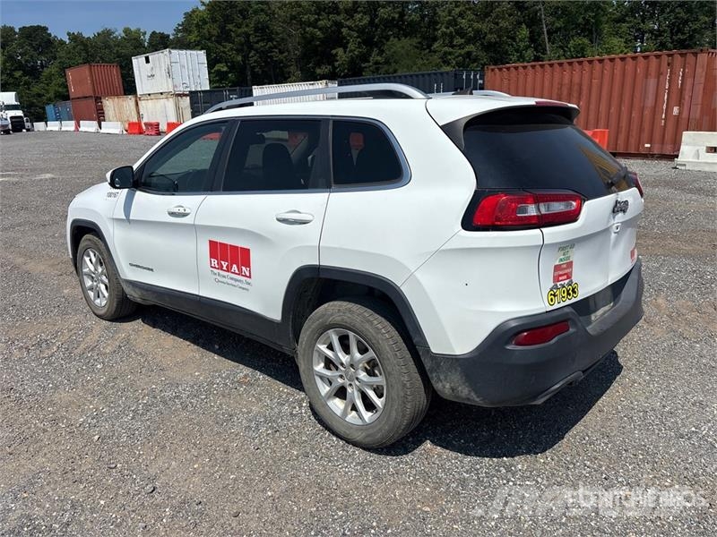 Jeep Cherokee Latitude 4WD SUV Auto's