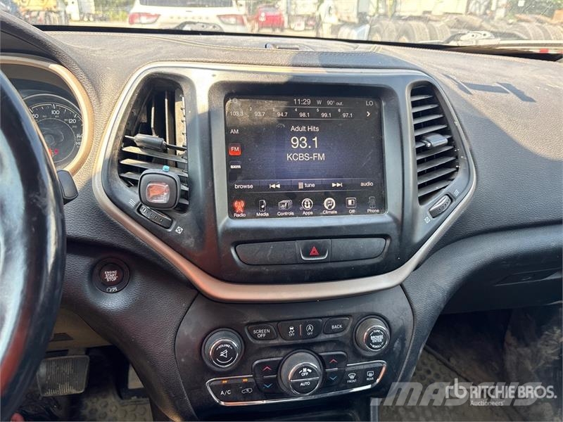 Jeep Cherokee Latitude 4WD SUV Auto's