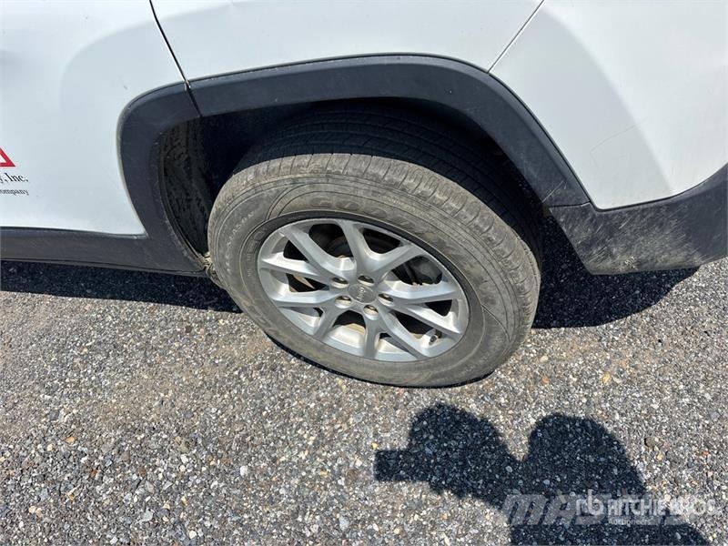 Jeep Cherokee Latitude 4WD SUV Auto's