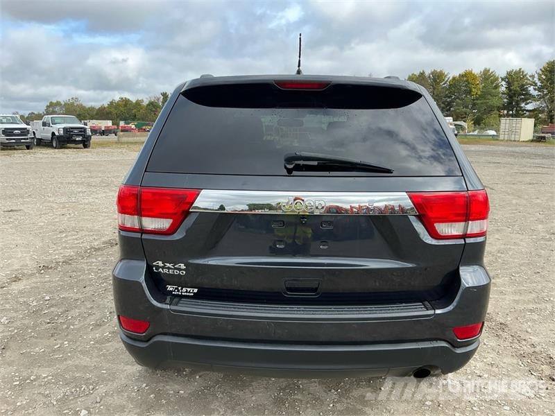 Jeep Grand Cherokee Laredo Avtomobili