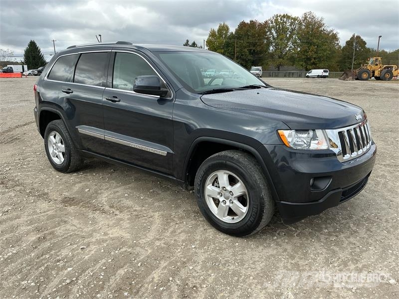 Jeep Grand Cherokee Laredo Avtomobili
