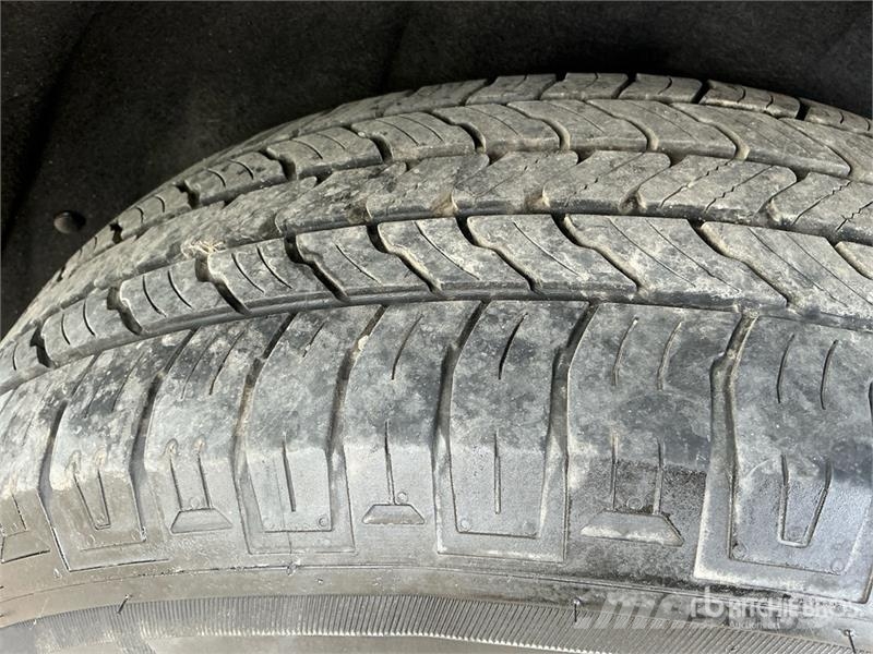 Jeep Grand Cherokee Laredo Avtomobili