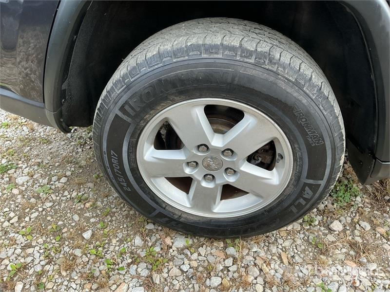 Jeep Grand Cherokee Laredo Avtomobili