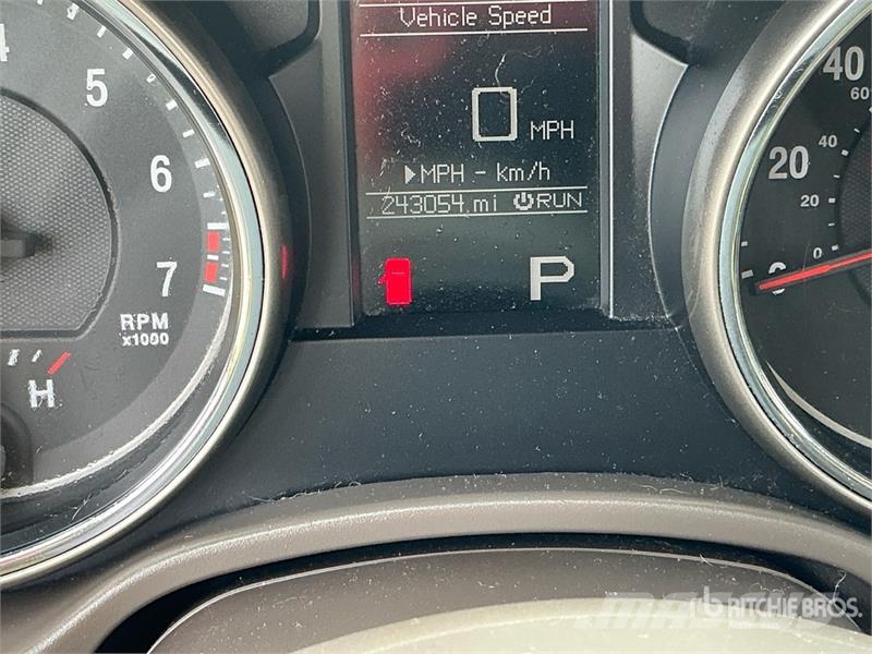 Jeep Grand Cherokee Laredo Avtomobili