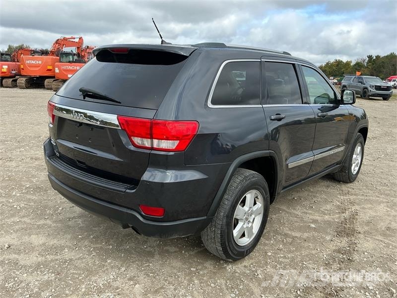Jeep Grand Cherokee Laredo Avtomobili