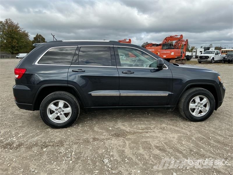 Jeep Grand Cherokee Laredo Avtomobili
