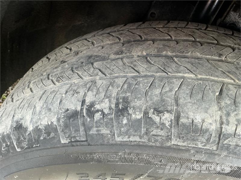 Jeep Grand Cherokee Laredo Avtomobili